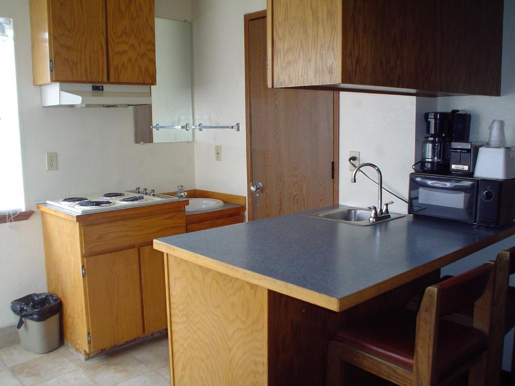 Avenue Motel Wenatchee Room photo